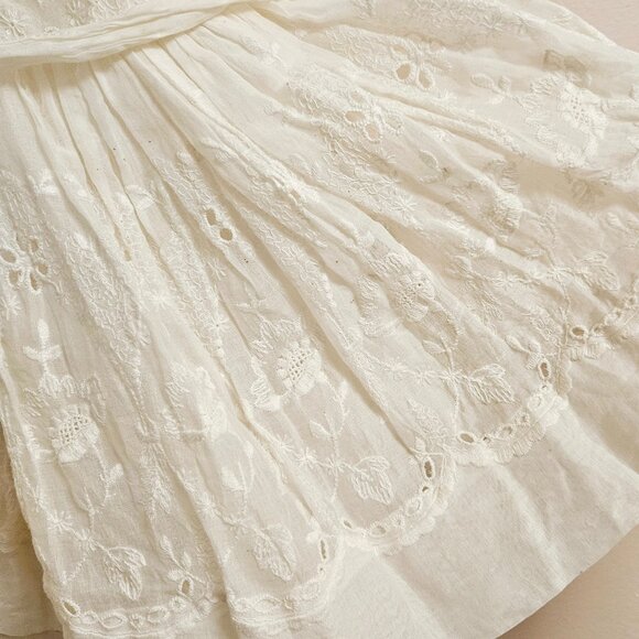 GIRLS 1950'S WHITE BAPTISM DRESS W/EMBRIODERED DETAIL - Picture 8 of 8